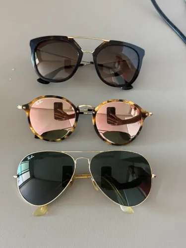Óculos seminovos, originais: 1 Prada e 2 Rayban