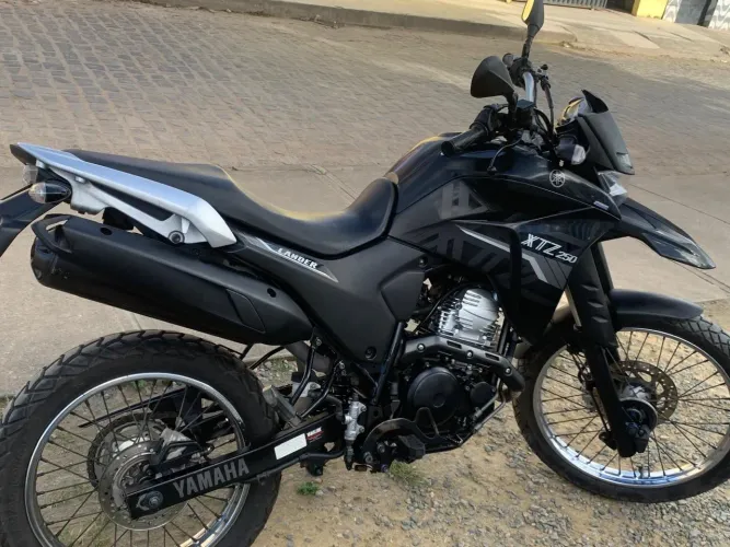 Vendo Lander 250; 2021; Só pagar e levar.