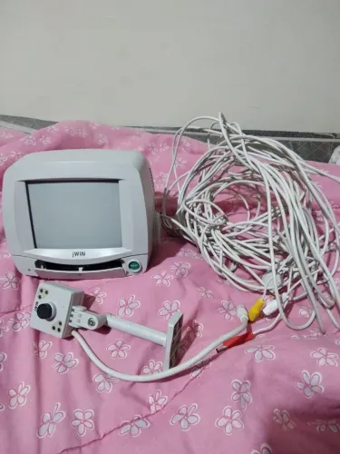 Câmera com monitor 180 reais