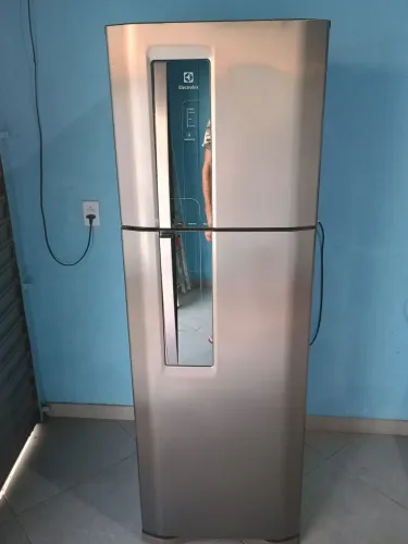 Geladeira Electrolux inox novíssima sem detalhes