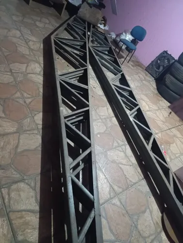 Tesouras, galpão , ferros