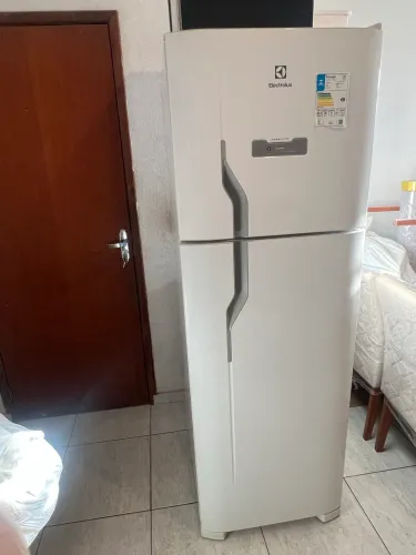 Vendo geladeira eletrolux 