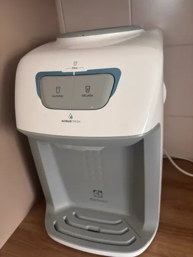 Bebedouro/geladeira Electrolux para galão de água