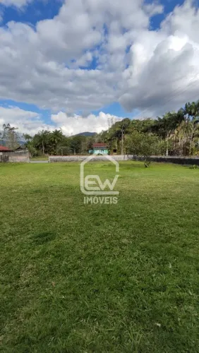 Terreno de Esquina com Área Total de 882m² em Schroeder, SC