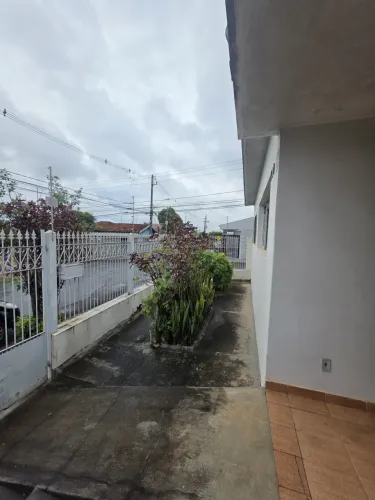 CASA TRADICIONAL E BEM AREJADA À VENDA EM ESQUINA DA BELA VISTA