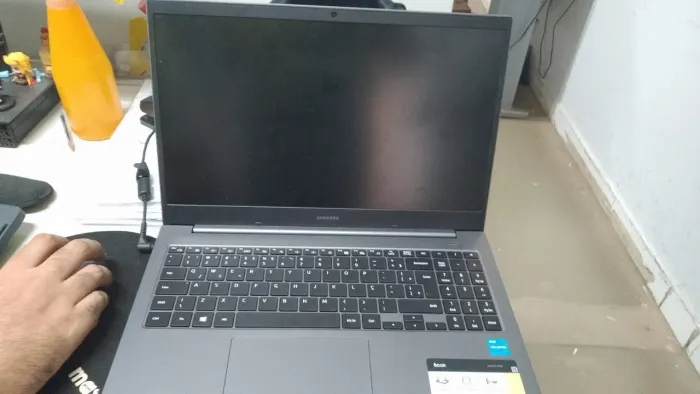 Vendo notebook Samsung valor 1400 estado zero usado 4 vezes