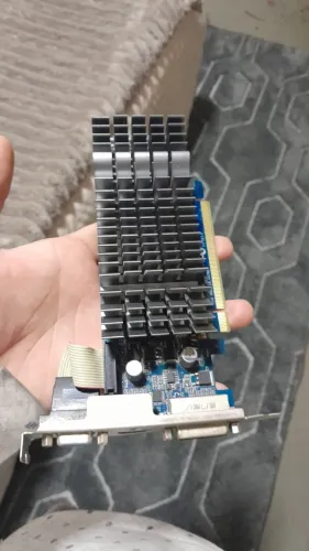Vendo placa de vídeo NVIDIA EN210 Silent 1GB DDR3, modelo low profile. Ideal para computad
