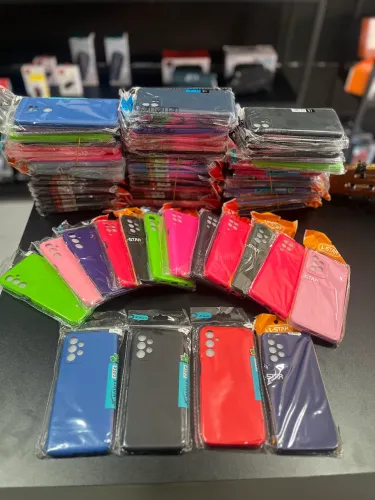 Oportunidade!!! Lote com 100 capas para celular - Modelos bons