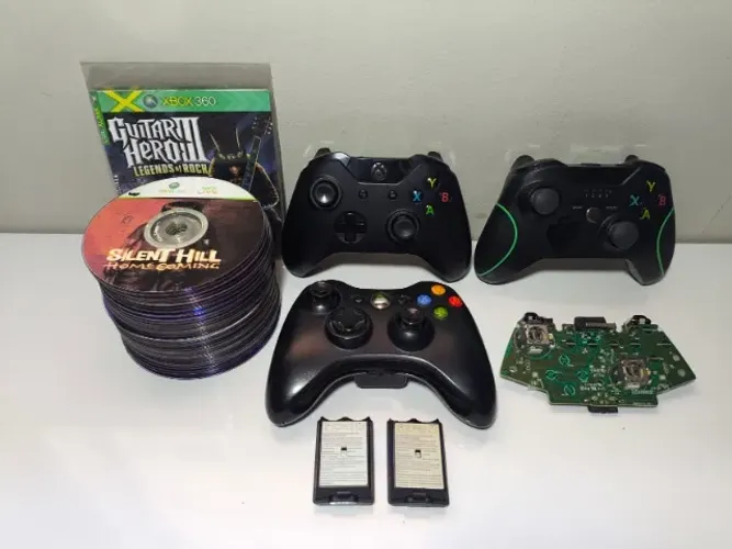 Lote Xbox 360 e Xbox One Jogos e Controles No Estado Para Conserto ou Retirada de Peças