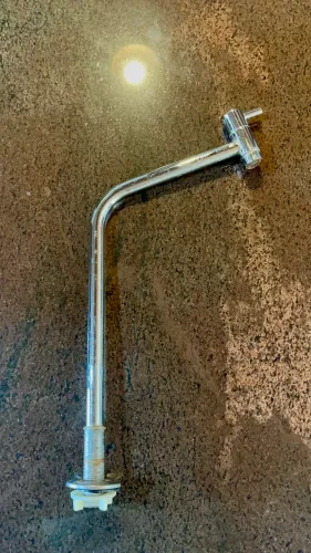 Torneira inox, banheiro e lavabo