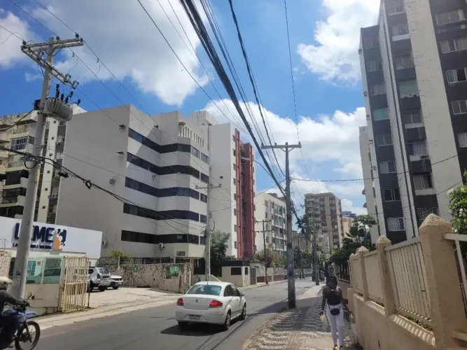 Cód. 014 Costa Azul 2/4 com suíte e Dependência Reversível Nascente