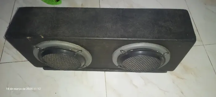 Caixa de som subwoofer selada