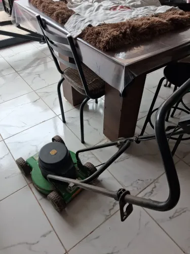Maquina cortar grama