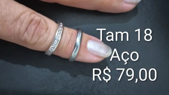 Par de alianças de compromisso