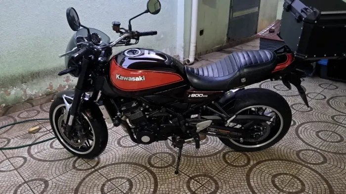 Z 900 moto de garagem