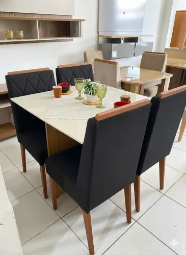 Mesa de Jantar tampo vidro 4 cadeiras