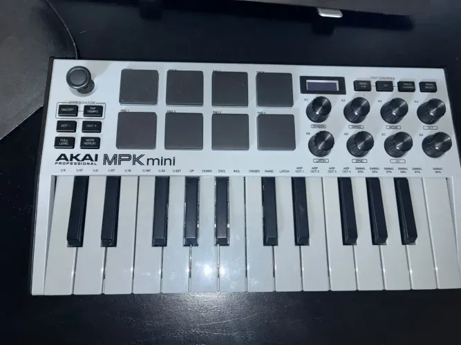 Teclado MiDi Professional