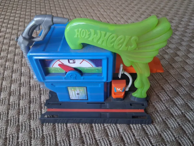 Pista hotwheels posto de gasolina tóxico 