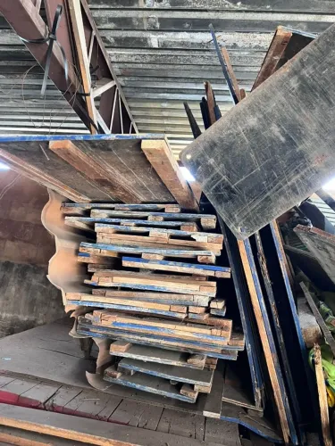 Vendo formas para vigas e colunas em madeirit plastificado de 12 mm 
