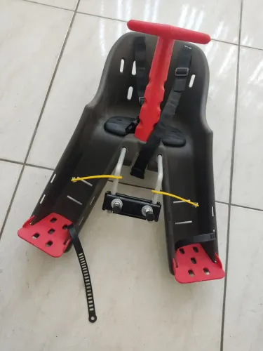 Cadeira infantil para bicicleta, usada somente uma vez minha filha não gostou