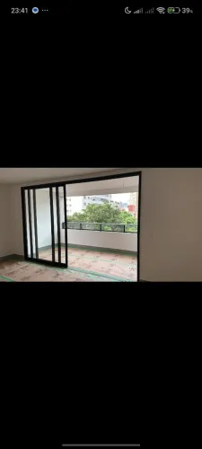 Porta de correr de três folha