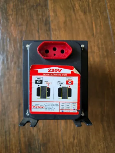 Autotransformador Kitec ATK 2000VA 110V / 220V Usado