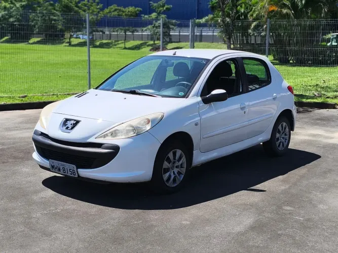 Peugeot 207 XR 1.4 Flex 8V 5P 2011