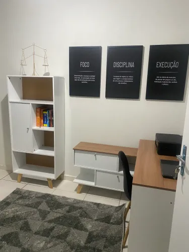 Livreiro e escrivaninha