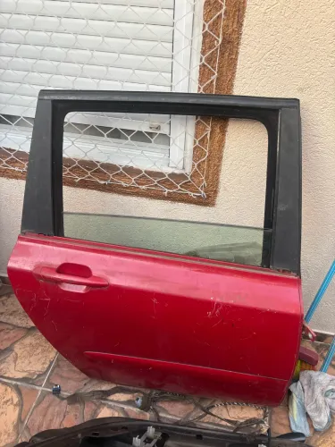 Porta traseira direita Stilo ano 2004 R$ 150