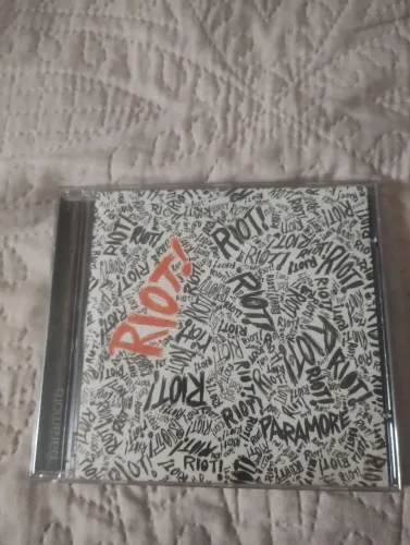 CD RIOT! - PARAMORE