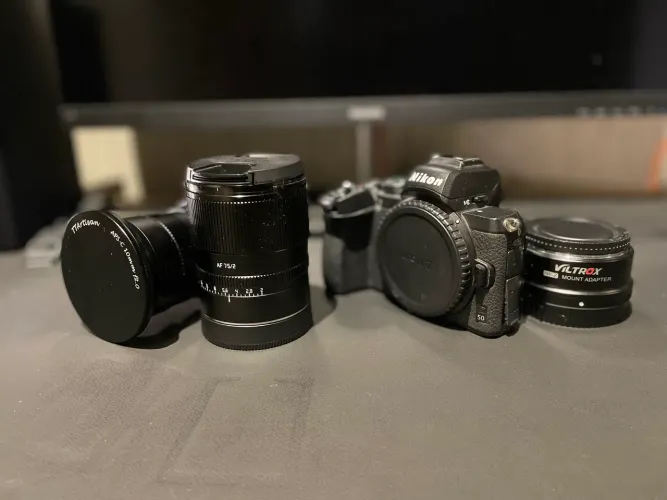 Camera Nikon Z50 mirrorless + lentes 75mm f2.0 / 10mm f2.0 + adaptador NFZ Viltrox