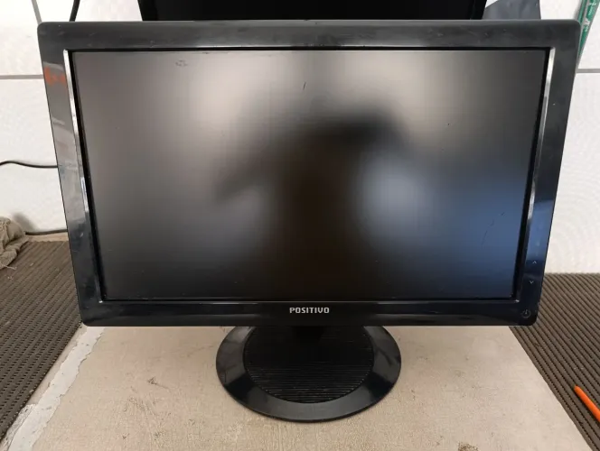 Monitor positivo 18,5 semi novo