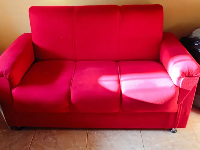 Sofá vermelho totalmente novo