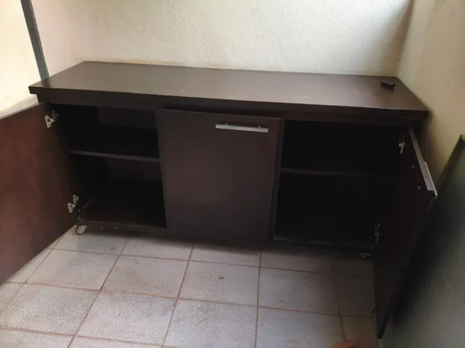 Aparador/balcão de buffet com rodinhas