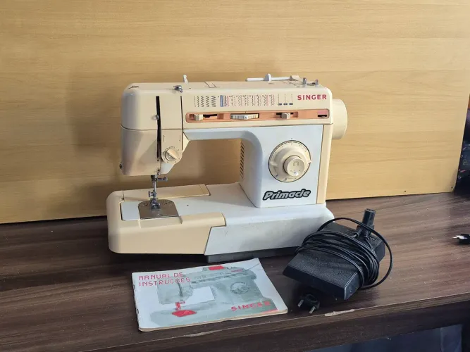 Máquina de Costura Doméstica Singer Primacie - Modelo 4830C / 220V