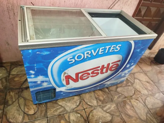 Vende-se freezer vertical 411 litros 110v 