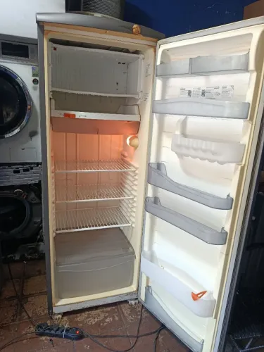 Vende-se geladeira Consul gelo seco