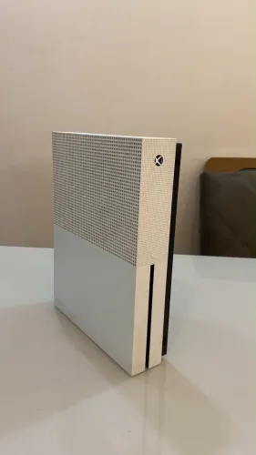 Xbox one s + 2 controles + 3 jogos