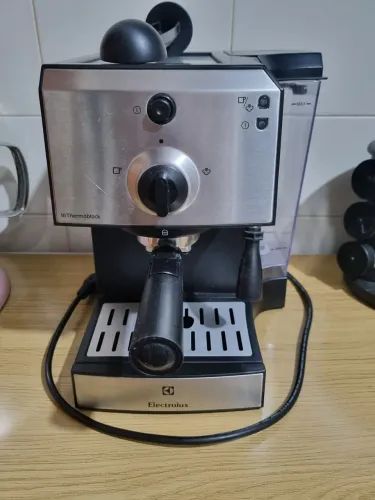 Cafeteira expresso Electrolux