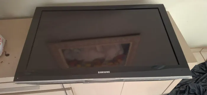 TV Samsung 40" Full HD + Suporte de parede