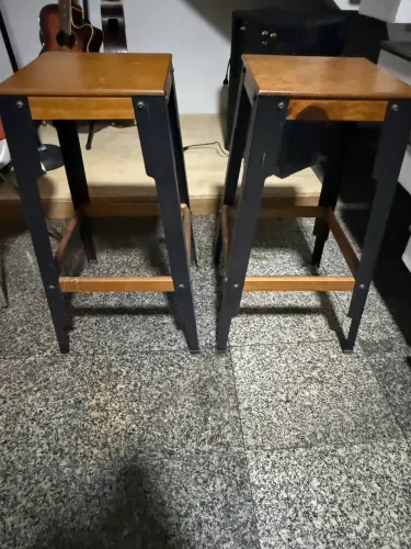 Banqueta alta modelo industrial