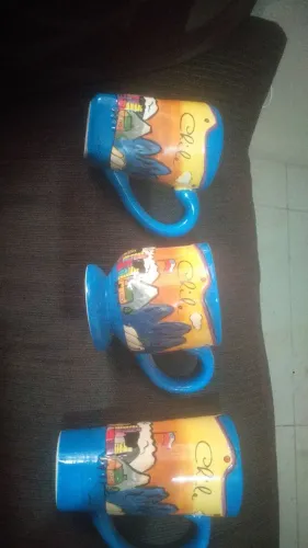 3 canecas do artes. chileno, com DESENHOS ALTO RELEVO,, 500 ml cada, 20 REAIS  cada.. 