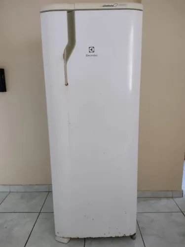 Geladeira Eletrolux Frost Free 