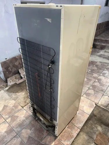 Geladeira de 320 litros