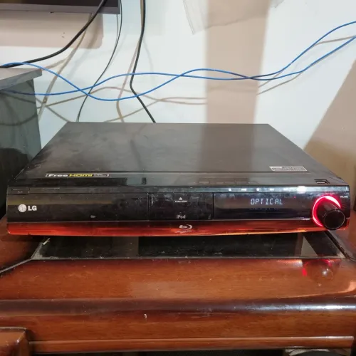 Home Theater LG 5.1 1000w completo e funcionado perfeitamente.