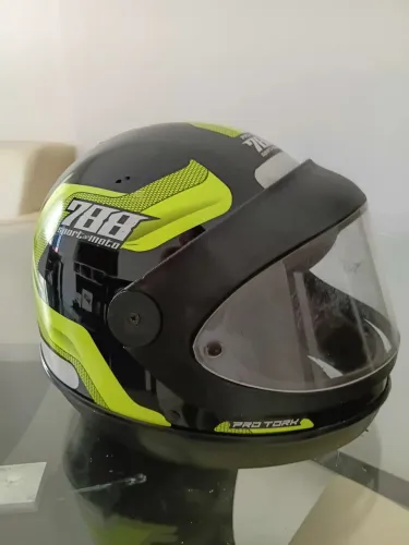 Capacete moto novinho - tamanho 60