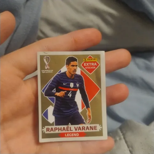 Rafael Varane EXTRA STICKER GOLD 2022