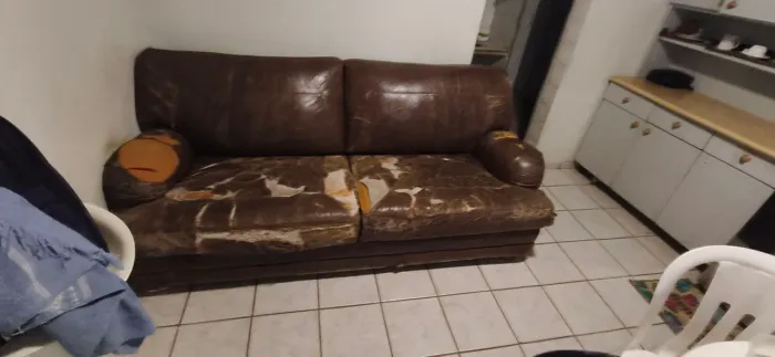 Vendo sofá (precisa de reforma)