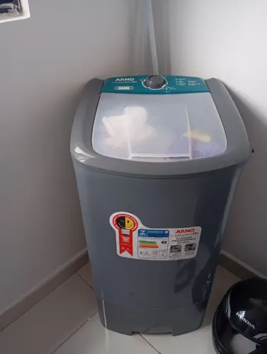 Vendo esse tanquinho novinho . Com poucas marcas de uso .