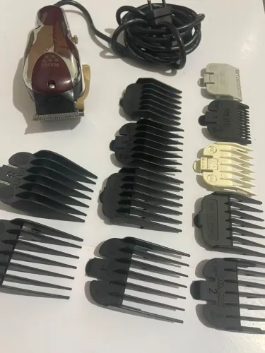 Máquina De Cortar Cabelo Wahl Magic Clip V9000 Linha 5 Stars Prata/vermelho